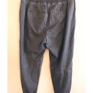 New never worn Gap utility joggers